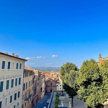 Sisters' Home - Appartamento Nel Centro Storico Con Terrazzo, Aria Condizionata E Vasca Da Bagno Siena Exterior photo